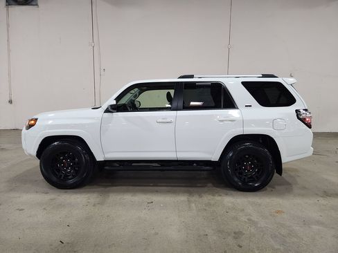 Used 2022 Toyota 4Runner SR5 image 7