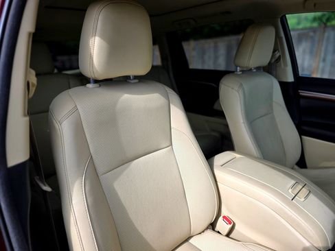 Used 2017 Toyota Highlander Limited Platinum AWD/4WD image 44