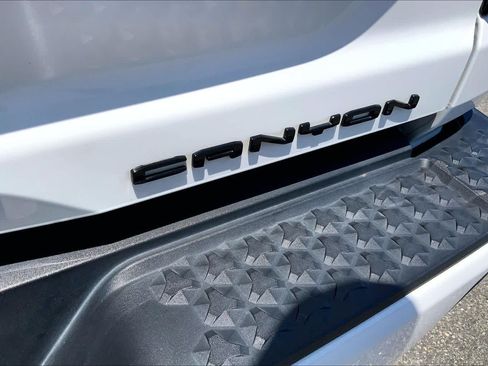 Used 2023 GMC Canyon Denali AWD/4WD image 10