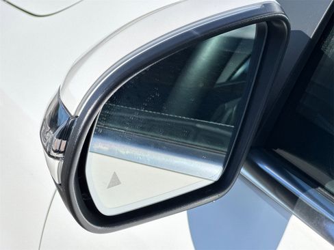 Certified 2025 Mercedes-Benz GLA 250 4MATIC image 9