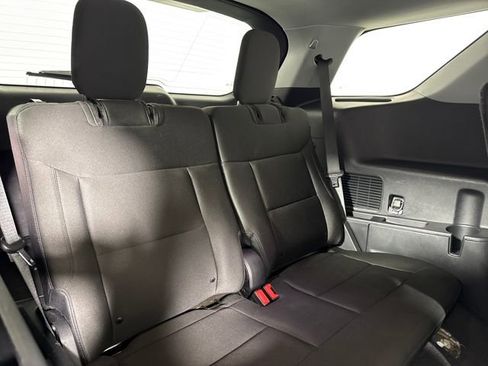 Used 2023 Ford Explorer XLT image 13
