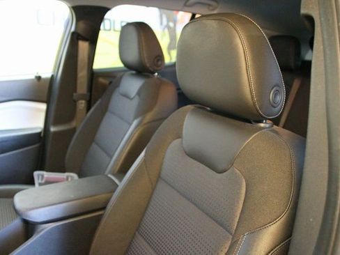 Used 2025 Chevrolet Trax LT w/ LT Convenience Package image 16