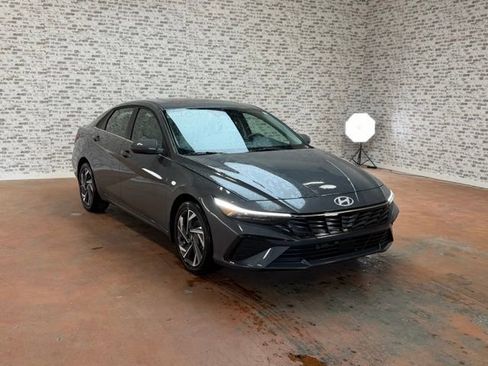 New 2026 Hyundai Elantra Limited FWD image 1