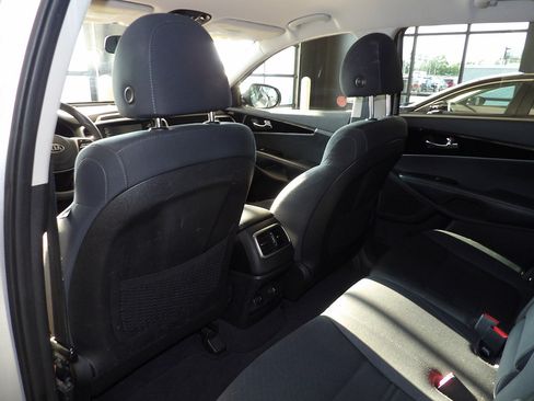 Used 2019 Kia Sorento FWD V6 image 22
