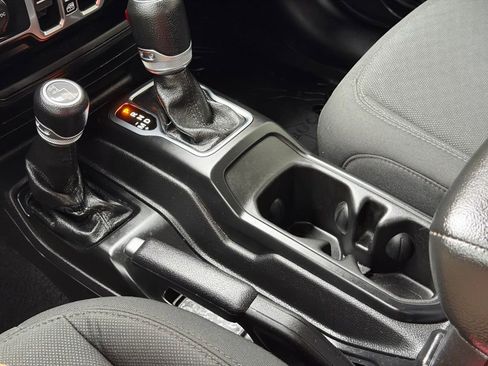 Used 2021 Jeep Gladiator Sport image 16