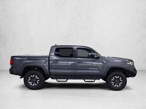 Used 2018 Toyota Tacoma TRD Off-Road w/ TRD Premium Off Road Package AWD/4WD image 8