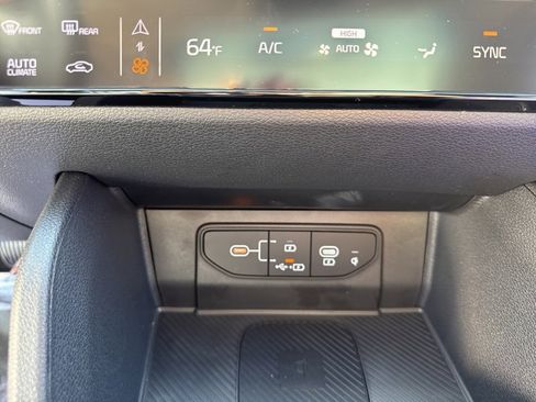 New 2026 Kia Sportage EX w/ EX Panorama Roof Package image 40