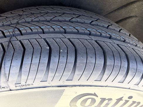 Used 2023 Cadillac XT4 Premium Luxury image 32