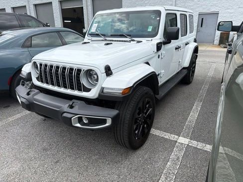 Used 2025 Jeep Wrangler Unlimited Sahara AWD/4WD image 1