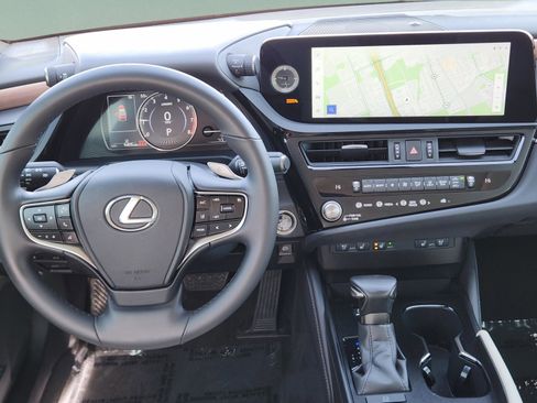 Used 2025 Lexus ES 350 w/ Premium Package image 31