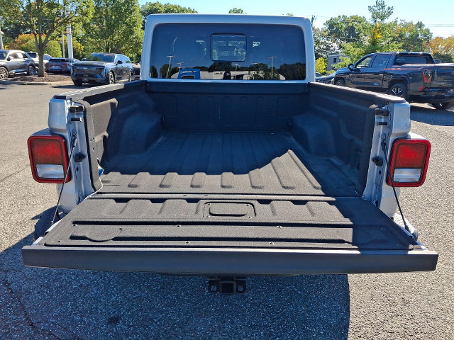 Used 2023 Jeep Gladiator Mojave w/ Cold Weather Group AWD/4WD image 32