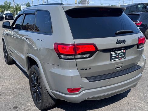 Used 2020 Jeep Grand Cherokee Altitude AWD/4WD image 5