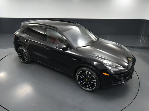 Used 2022 Porsche Cayenne Turbo S w/ Assistance Package image 62