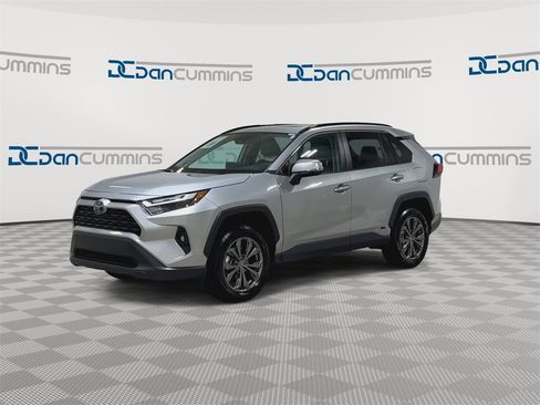 Used 2022 Toyota RAV4 XLE Premium image 4