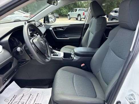 Used 2023 Toyota RAV4 XLE w/ Convenience Package FWD image 11