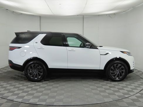 Used 2024 Land Rover Discovery Dynamic SE image 4
