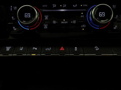 Used 2024 GMC Sierra 2500 Denali Ultimate image 48