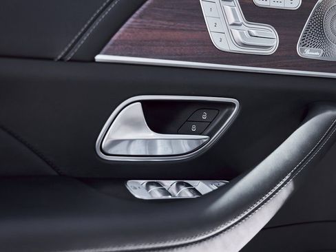 Used 2025 Mercedes-Benz Maybach GLS 600 4MATIC image 35