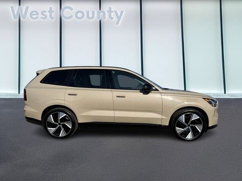 Used 2025 Volvo EX90 Ultra image 2