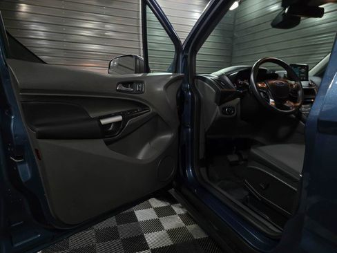 Used 2020 Ford Transit Connect XLT image 34