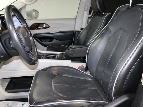 Used 2022 Chrysler Pacifica Limited FWD image 23