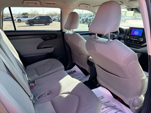 Certified 2024 Toyota Highlander LE image 28