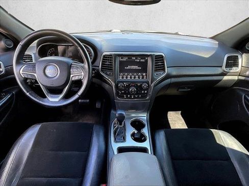 Used 2018 Jeep Grand Cherokee Altitude RWD image 16
