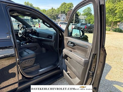 Used 2025 Chevrolet Suburban RST w/ Comfort Package AWD/4WD image 25