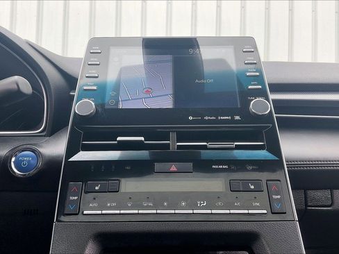 Used 2022 Toyota Avalon XSE image 38