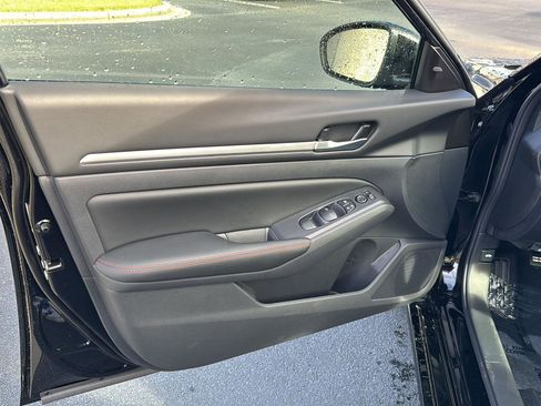 New 2026 Nissan Altima 2.5 SR w/ SR Midnight Edition Package FWD image 14
