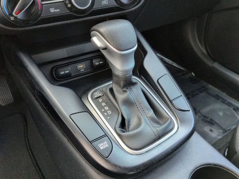 Used 2023 Kia Soul LX w/ LX Technology Package FWD image 30