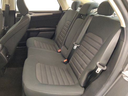Used 2020 Ford Fusion SE FWD image 18