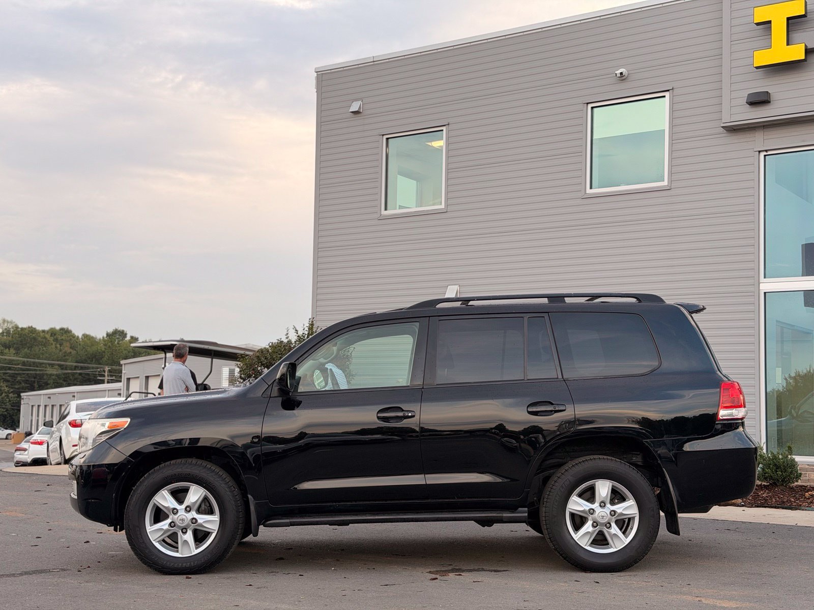 Used 2011 Toyota Land Cruiser w/ Upgrade Pkg AWD/4WD image 12