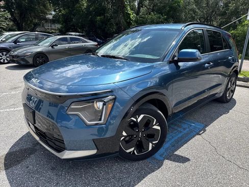 Used 2023 Kia Niro Wind w/ Wind Preserve Package FWD image 2