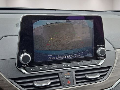 Used 2025 Nissan Altima 2.5 SV FWD image 26
