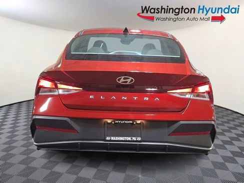 Certified 2024 Hyundai Elantra SE image 5