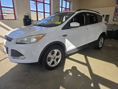 Used 2016 Ford Escape SE w/ Equipment Group 201A AWD/4WD image 2