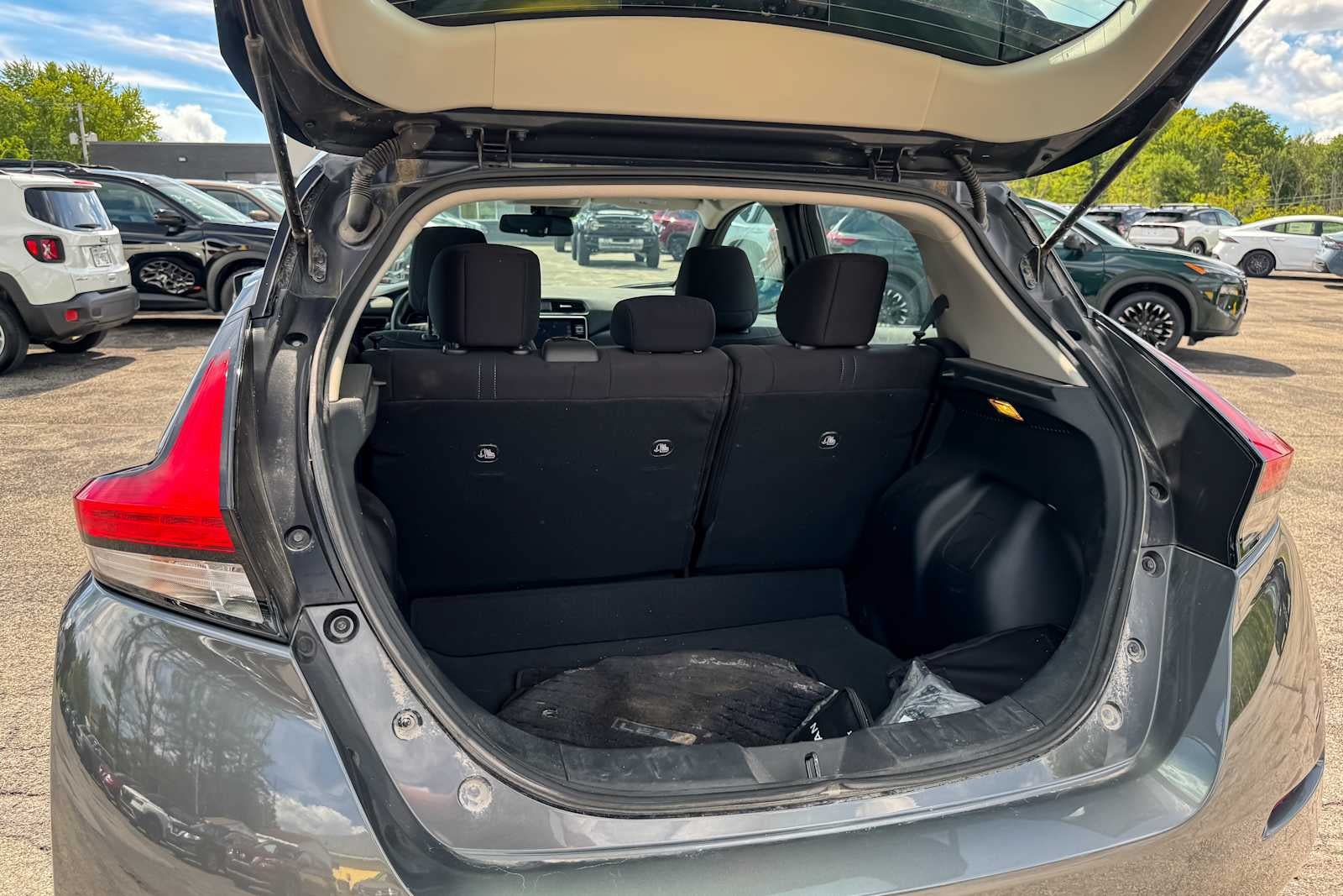 Certified 2025 Nissan Leaf SV Plus FWD image 12