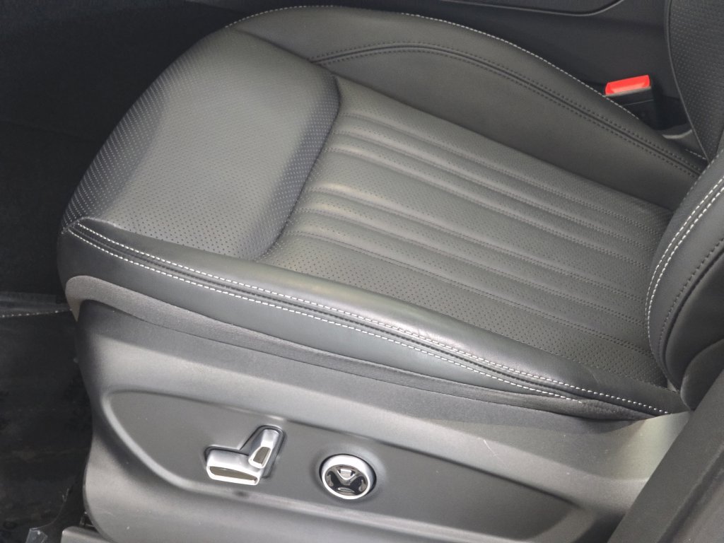 Used 2025 Maserati Grecale Modena AWD/4WD image 28