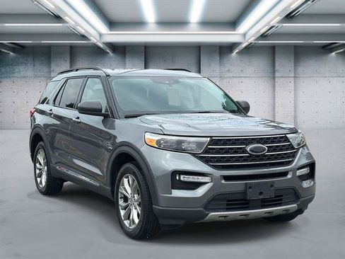 Used 2023 Ford Explorer XLT w/ Equipment Group 202A AWD/4WD image 2