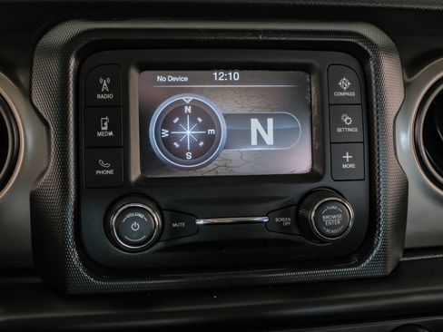 Used 2018 Jeep Wrangler Unlimited Sport image 29