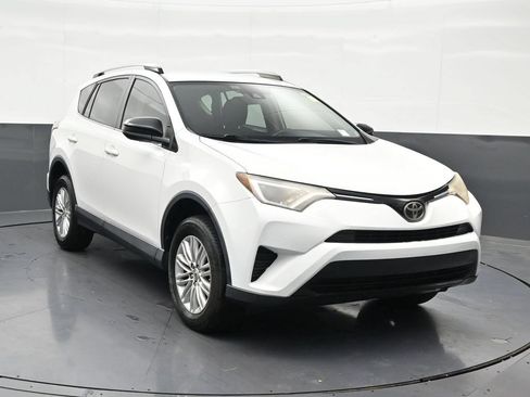 Used 2017 Toyota RAV4 LE FWD image 8