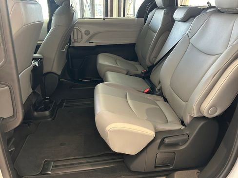 New 2026 Toyota Sienna XLE image 17