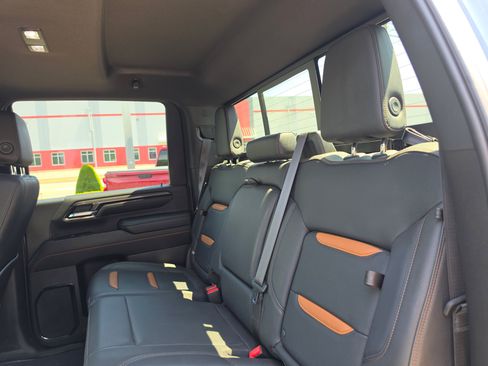 Used 2024 GMC Sierra 2500 AT4 w/ Technology Package AWD/4WD image 15