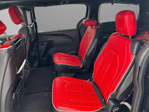 Used 2020 Chrysler Pacifica Limited w/ Quick Order Package 27H Red S image 10