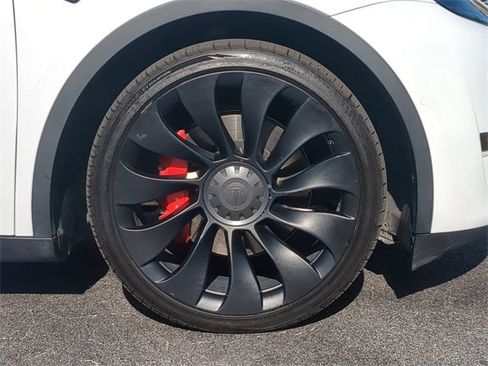 Used 2022 Tesla Model Y Performance image 11