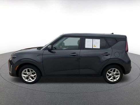 Used 2025 Kia Soul LX w/ LX Technology Package FWD image 9