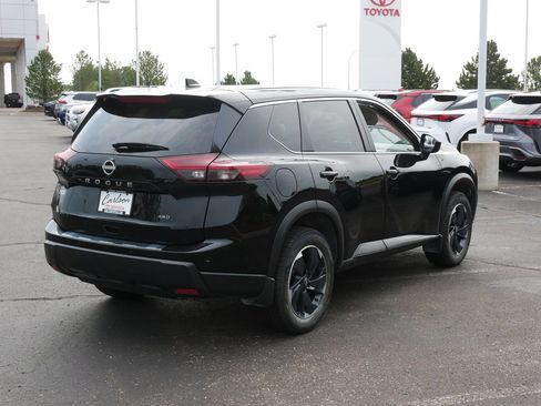 Used 2025 Nissan Rogue SV AWD/4WD image 5