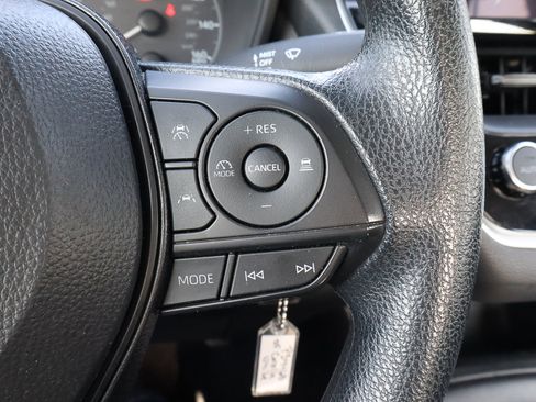 Used 2025 Toyota Corolla LE FWD image 25