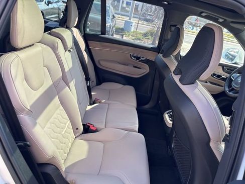 Used 2025 Volvo XC90 B5 Plus image 15